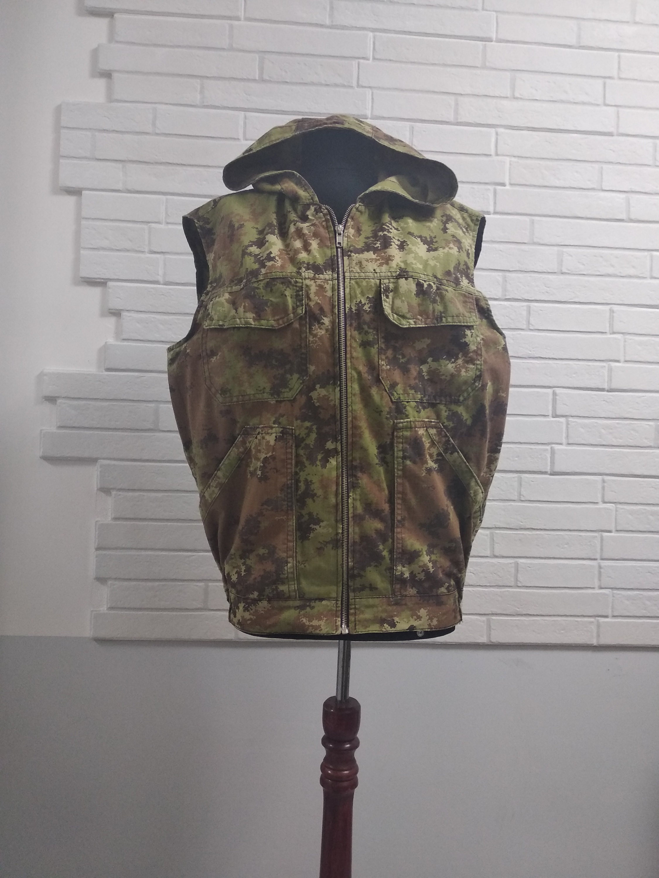 Digital store camo vest