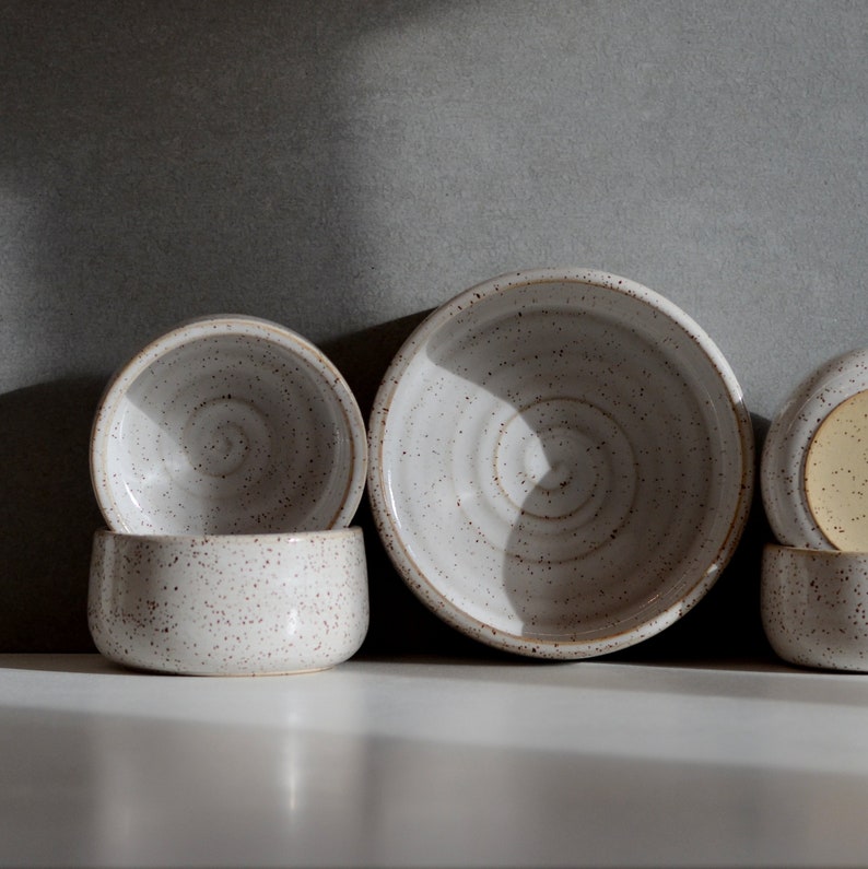 To order WHITE FRECLED ramen bowl, simple modern ceramic bowl for Asian soup, fruit or salade. Glazed in white glossy on freckled light clay image 4