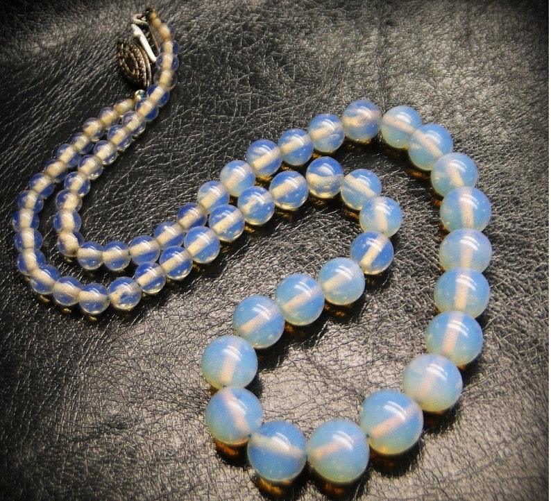 1920s Art Deco Opalescent Opaline Glass Graduating Beads Choker Necklace Silver Filigree Clasp Gorgeous