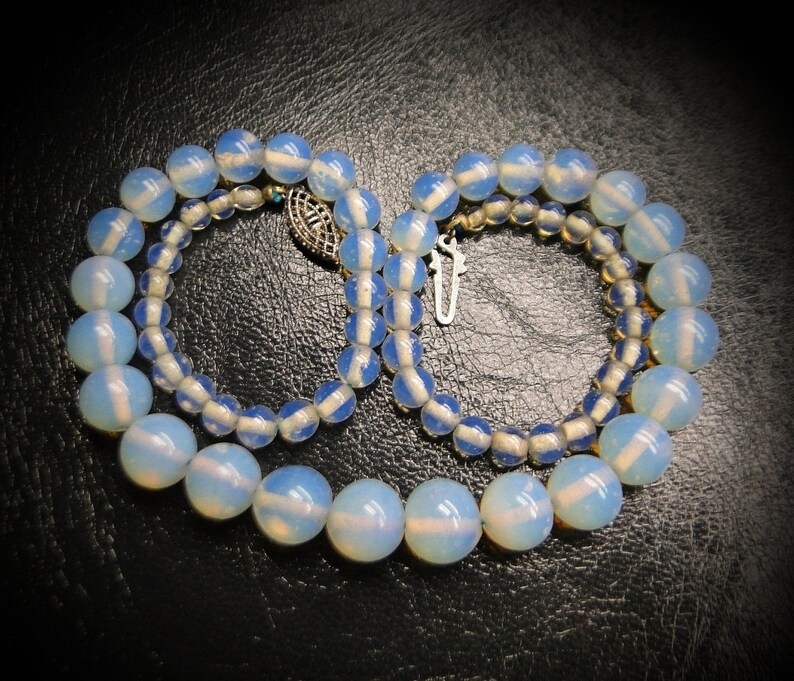 1920s Art Deco Opalescent Opaline Glass Graduating Beads Choker Necklace Silver Filigree Clasp Gorgeous