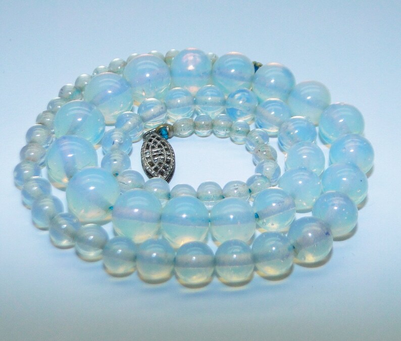 1920s Art Deco Opalescent Opaline Glass Graduating Beads Choker Necklace Silver Filigree Clasp Gorgeous