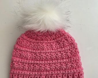 Handgefertigte gehäkelte Kindermütze mit abnehmbaren Kunstpelz Pom Pom | Rosa Wintermütze für Kinder und Kleinkinder | Mädchen häkeln Pom Pom Hut