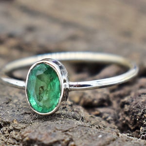 Echter sambischer Smaragdring: 925er Sterlingsilber, ovaler Stein