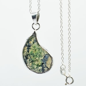 Moss Agate 925 Sterling Silver Necklace - 18 Inch Chain