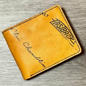 Cartera plegable de cuero con forma de guante de béisbol de Chris Chambliss