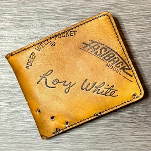 Cartera plegable de cuero con forma de guante de béisbol de Roy White