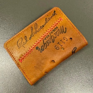 Cartera plegable delgada de cuero con forma de guante de béisbol Schoendienst rojo