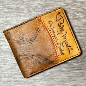 Billetera plegable de cuero con forma de guante de béisbol de Billy Martin