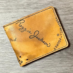 Cartera plegable de cuero con forma de guante de béisbol "Mr. October" de Reggie Jackson