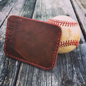 Cartera minimalista con forma de guante de béisbol de Bob Allison