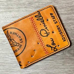 Cartera plegable de cuero con forma de guante de béisbol "Sweet Lou" de Lou Piniella
