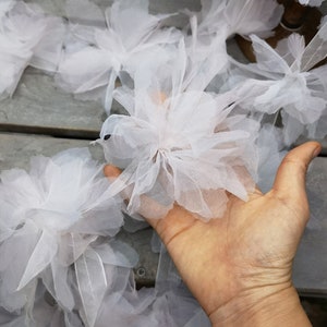 Pizzo con fiori di organza 3D, fiori ariosi per alta sartoria, decorazioni da sposa, modisteria, sfilate di moda, abiti da sposa