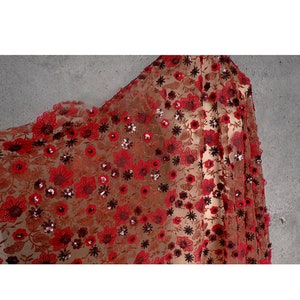 Tissu de dentelle florale 3D Tulle paillettes rouges Rose broderie florale tissu de mariage doux robe de mariée en dentelle tissu de dentelle de 55 po. de largeur