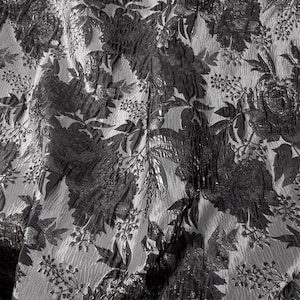 Schwarzer Blumen Jacquard Brokat Stoff Mittelalterliches Kleid Stoff Schimmernder Geprägter Stoff Retro Kleid Kleid Kostüm Vorhang Polster