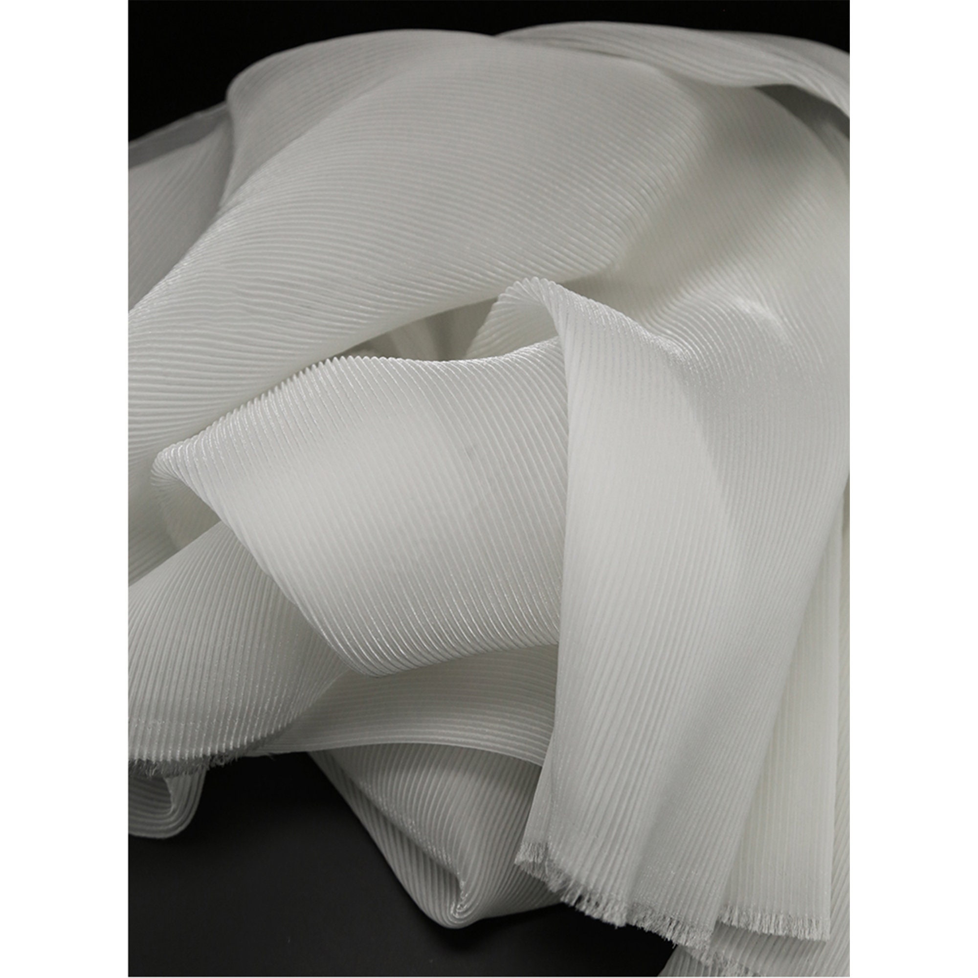 Drapey Plisse Fabric - Pleated Design - 2-way Stretch - Wine Red,white ...