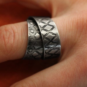 Twisted open band ring «Cleo» - handmade, silver, ring. Jewelery manufacturer Amelang&Lietz