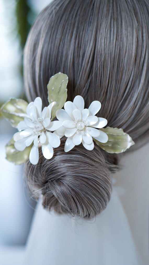 Floral Bridal Hair Comb With White Flowers and Botanical  display picture 2