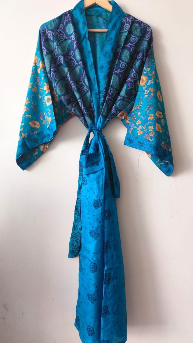 Aïe! 38+ Listes de Robe Kimono Rouge? Maybe you would like to learn ...