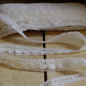 Vintage lace trim: ~30yds/0,4&quot; and 0.6&quot; off-white cotton lace trimmings, narrow lace from 1970s