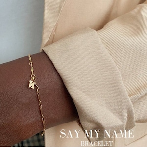 Pulsera con letras bañadas en oro, oro de 14 quilates, oro de 3 micras, letra de 24 quilates, inicial, regalo, nombre, minimalista, delicado, atemporal • Pulsera Say My Name