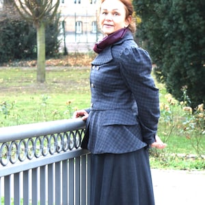 Jacket in the style of the 1890s, made of wool or a wool blend, fully lined