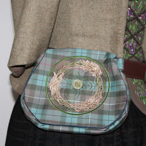 Gürteltasche Baumwolle Tartan mit Stickerei im Wikingerstil und Denimfutter