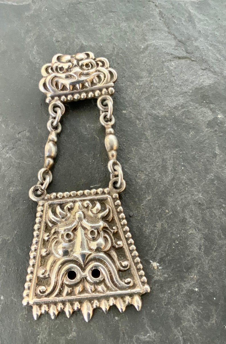 Lion Brooch With Repousse Silver Work 1920 20g Chinese Export Silver Foo Dog