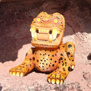 Figura de jaguar mexica, cerámica prehispánica azteca, obra de arte hecha a mano por artesanos mexicanos, regalo para altar, arte hecho a mano en México.