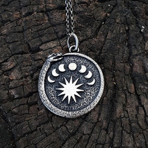 Collar de serpiente de plata esterlina, colgante de fase lunar Ouroboros, collar de sol de luna de serpiente, collar de plata Auryn para hombres, regalo de novia para ella imagen 3