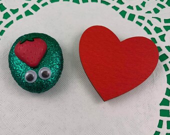 Strawberry Glitter Rock, Red Heart Magnet, Gift for Teacher, Valentine’s Day Gift for Students, Gift for Strawberry Lovers, Summer Gift
