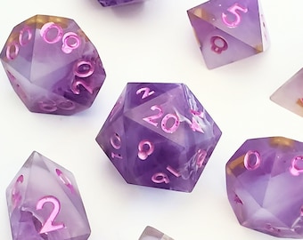 DnD-tärningar "Lila slott" | Handgjorda tärningar | Tärningar med skarp kant | Dungeons and Dragons | dnd-presenter | spelpresenter