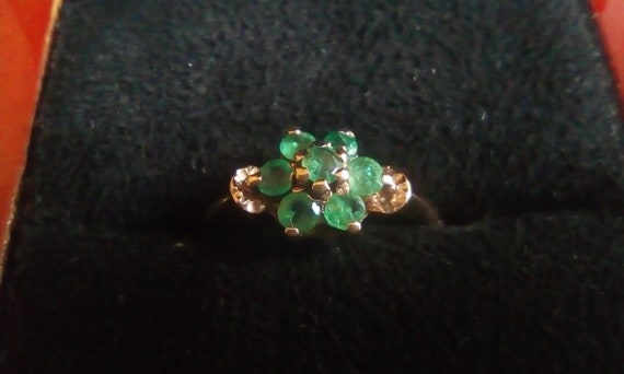 9ct Gold Emerald Cluster Ring