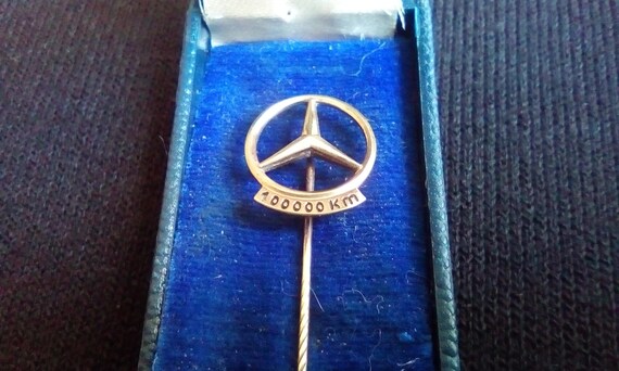 Mercedes tie/lapel pin