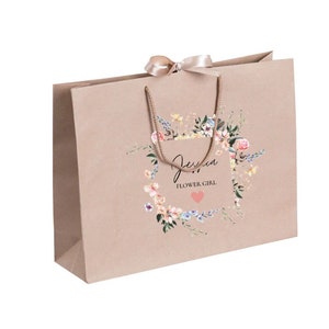 Personalised Bridesmaid Gift Bag, Name Gift Bags, White Gift Bag With Rope Handles, Bow Ribbon Bag, Birthday present bag, Bridal Party Bags
