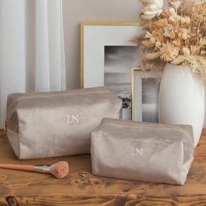 Trousse da toilette in velluto personalizzata, beauty case, beauty case con iniziali personalizzate per lei, regalo per San Valentino, regalo con monogramma, regalo per lei