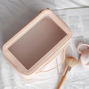 Personalisierte klare Kosmetiktasche mit kleinem Monogramm, individuelle Make-up-Tasche, klare Waschreisetasche personalisiertes Geschenk für Brautjungfer, Reisetasche