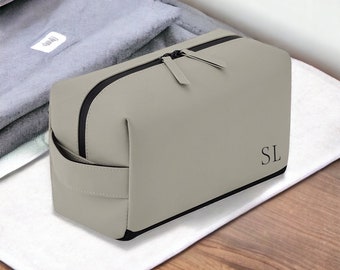 Borsa da toilette personalizzata, Borsa con iniziali con monogramma, Borsa per trucco cosmetico, Borsa da toilette, Borsa vegana per damigella d'onore, Borsa per il giorno del papà