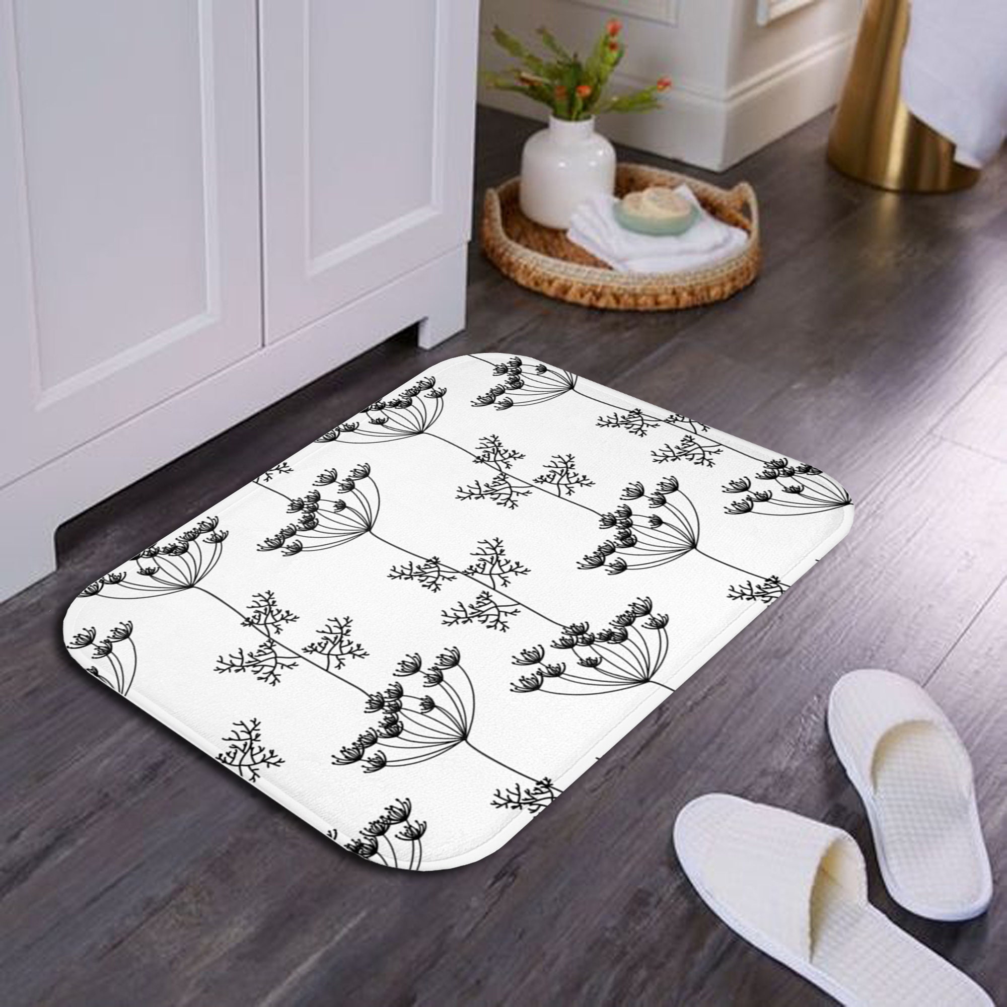 DeramHy home 1 Piece Cute Flower Bath Mat, Machine Washable Bath