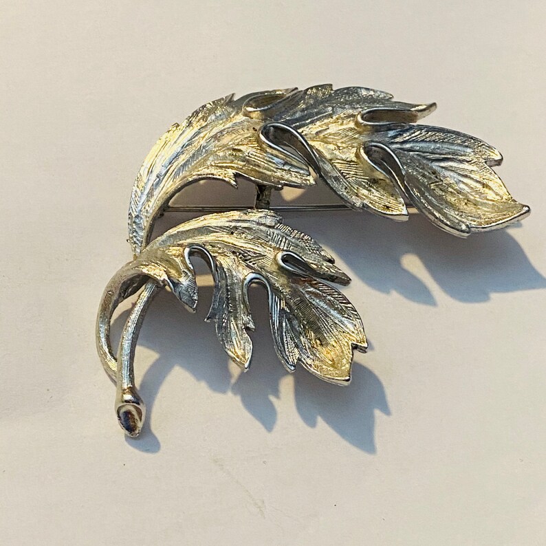 Lisner Double Leaf Brooch Etched Silver Tone Leaves Vintage Mid Century 1960s Fall Pin Seasonal