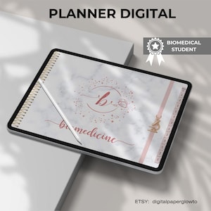 Pode incluir: Planejador digital em um tablet com design de mármore. O planejador tem encadernação em espiral e uma caneta. O texto "PLANNER DIGITAL" está no topo. O planejador inclui o texto "biomedicine" e um distintivo de "Biomedical Student".