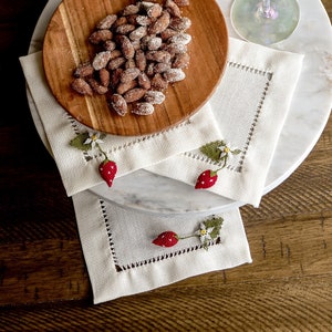 Strawberry Cocktail Napkin 3D Strawberry Cloth Napkin Berry Linen Napkin Fruit Party Napkin Boho Home Decor Fruit Home Decor Table Top Decor