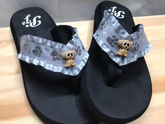 comfortable black flip flops