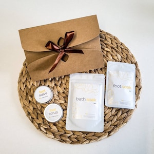 RUNNING GIFT for Women - Marathon Gift for Runners - Luxury Bath Soak Set - Vegan Spa Box
