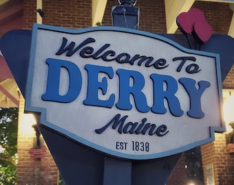 Derry Maine Welcome Sign - Stephen King's IT - Wood Carving - Wall Decor