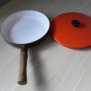 Vintage Dansk Designs IHQ France iron chocolate brown enamel pan with wood handle.Jens Quistgaard design retro frying pan Kobenstyle.