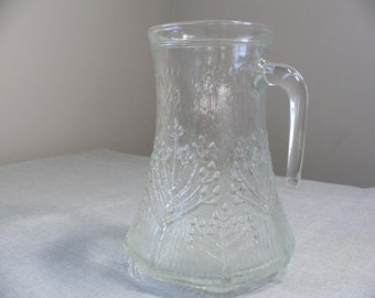 Vintage Lasisepat Mantsala Cow Parsley pattern by Pertti Kallioinen crystal glass pitcher. Mantsala Finland textured glass pitcher jug.