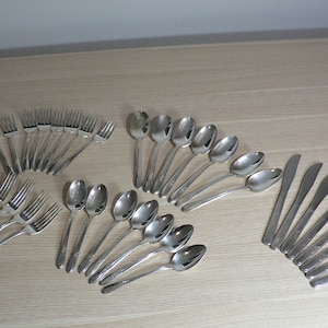 Vintage WM Rogers Silver Plated Flatware Set - Meadow Flower Pattern, 39 Pieces