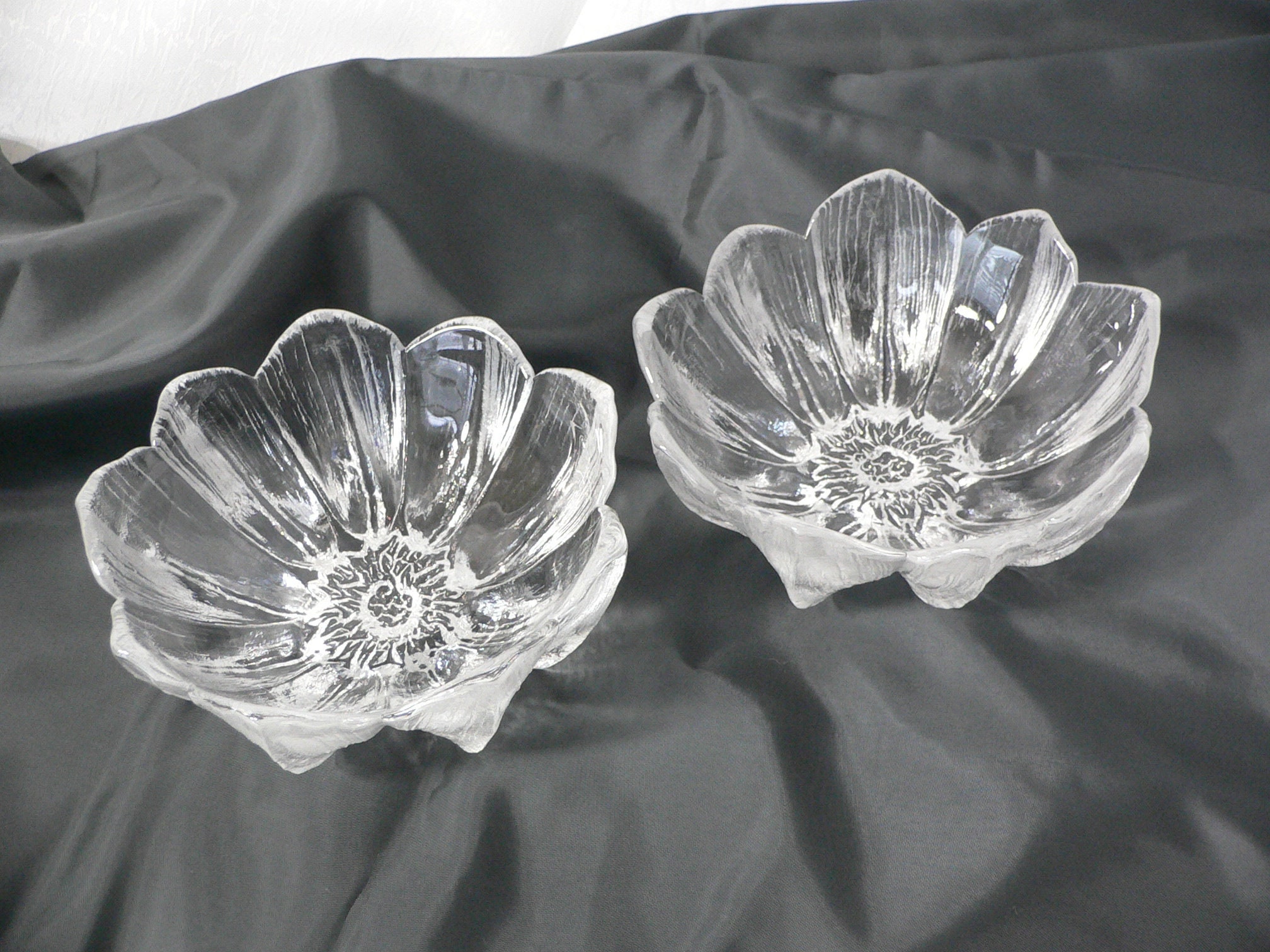 土田泰彦作 ガラスの器 - 繊細な美しさと機能性の融合｜