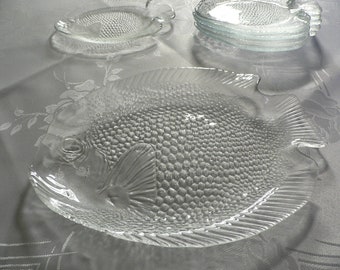 Vintage Arcoroc France fish shaped glass plates set of 7.Retro seafood fish serving plates pressed textured French glassware 1 large 6 small