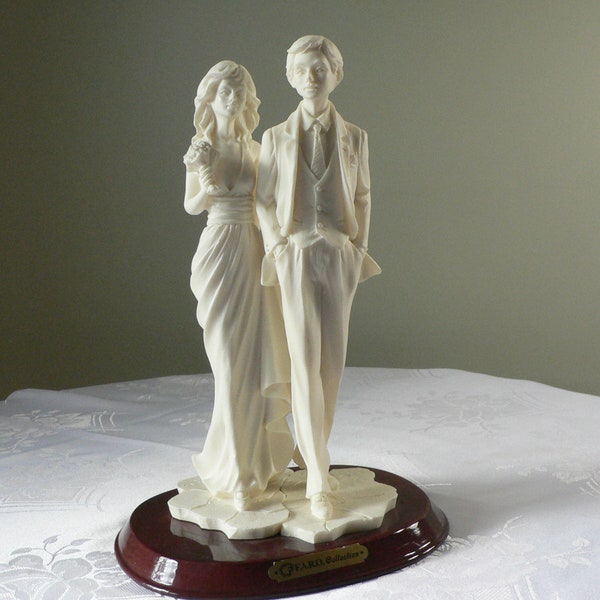 Ligne Magic Moment by Faro collection Italie.vintage mariée mariée figurine de mariée décoration de statue de mariage Claudio Vivian 1996 sur base en bois finition brillante